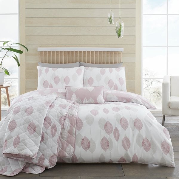 Subtle pink and white leaves design duvet cover set.