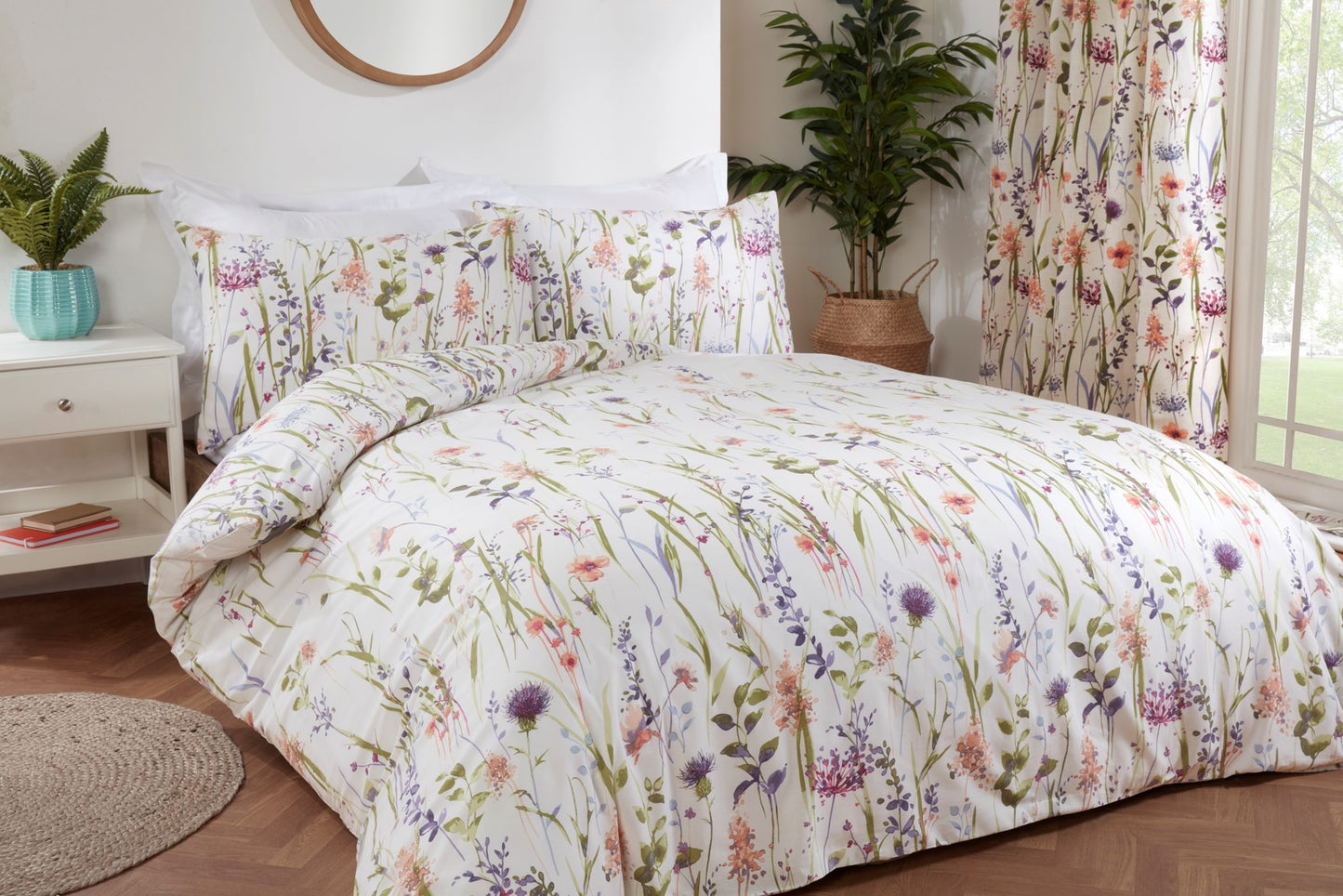 White floral meadow duvet cover set.